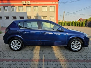 Opel Astra J Hatchback 5d 1.6 Twinport ECOTEC 115KM 2009 Opel Astra Xenon, KlimaTronik, Grzane Fotele, PDC, zdjęcie 5