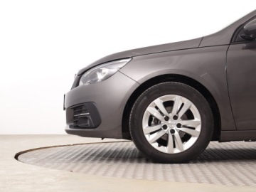 Peugeot 308 II Hatchback Facelifting 1.2 PureTech 110KM 2020 Peugeot 308 1.2 PureTech, Salon Polska, zdjęcie 13