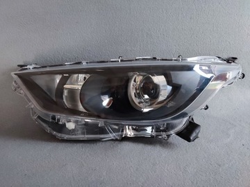 TOYOTA YARIS 4 IV LAMPA PRZEDNIA LEWA SOCZEWKA