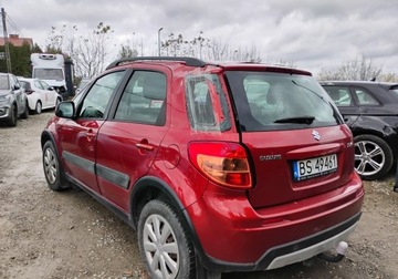 Suzuki SX4 I Hatchback Facelifting 1.6 VVT 120KM 2012 Suzuki SX4 I rej 2013r, 1.6 Benzyna. Uszkodzony. Poobijany. Jezdzi. 1.6, zdjęcie 3