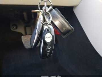 Mercedes GLB 2023 Mercedes-Benz GLB 2023 r., 2,0L 250 4MATIC 2.0 Benzyna 221KM, zdjęcie 11