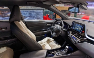 Toyota C-HR I Crossover Facelifting 2.0 Hybrid Dynamic Force 184KM 2019 Toyota C-HR 2.0 Hybrid Selection 2.0 Hybryda 184KM, zdjęcie 25