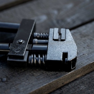 Штамповочная машина, валяльная машина, гибочная машина для листового металла.