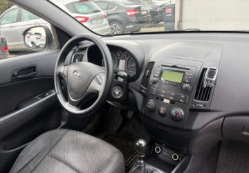 Hyundai i30 I CW Facelifting 1.4 DOHC 109KM 2010 Hyundai i30 Polski salon 1.4 Benzyna 109KM, zdjęcie 11