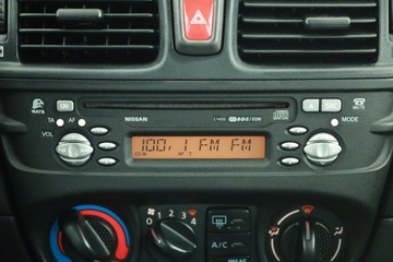 Nissan Almera II Hatchback 1.5 16V 98KM 2004 Nissan Almera 1.5, Klima, zdjęcie 8