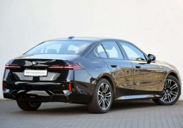BMW Seria 5 G90-91 2023 BMW Seria 5 BMW 520d SedanPakiet sportowy MKamery 360Dostepne w BMW TEAM, zdjęcie 1