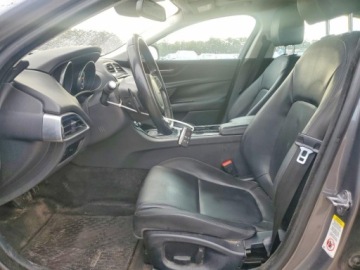 Jaguar XE 2017 Jaguar XE 2017r., Premium, 2L, od ubezpieczalni 2.0 Benzyna 243KM, zdjęcie 6