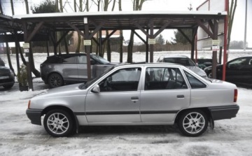Opel Kadett E Sedan 1.4 i 60KM 1991 Opel Kadett Opel Kadett 1.4 GL 1.4 Benzyna 60KM, zdjęcie 5