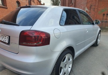 Audi A3 8P Hatchback 3d 2.0 TDI CR 140KM 2009 Audi A3 3-drzwiowe BOSE Tempomat GetHelp 2.0 Diesel 140KM, zdjęcie 4