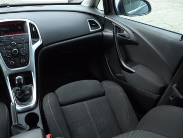 Opel Astra J GTC 1.4 Turbo ECOTEC 140KM 2015 Opel Astra 1.4 T, Salon Polska, Klima, zdjęcie 7