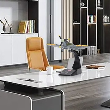 Винтажная модель истребителя в масштабе 1:72