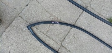 УПЛОТНИТЕЛЬ ВНУТРЕННЕЙ ДВЕРИ ЛЕВЫЙ ПЕРЕДНИЙ HYUNDAI TUCSON 04-