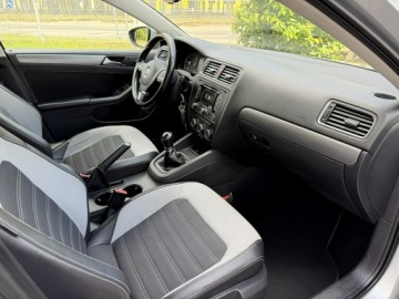 Volkswagen Jetta VI Sedan 1.6 TDI CR DPF 105KM 2013 Volkswagen Jetta Climatronic PDC Navi Gwarancja, zdjęcie 12