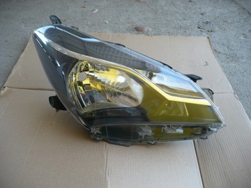 reflektor prawy lampa Toyota Yaris III