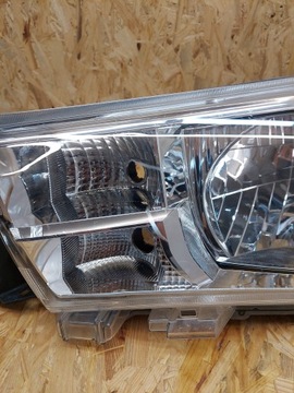 TOYOTA HILLUX VIII 2015-2020 LEWA PRZEDNIA LAMPA
