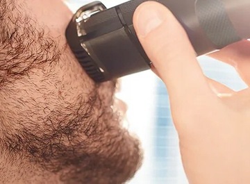 ВОДОНЕПРОНИЦАЕМЫЙ ТРИММЕР ДЛЯ БОРОДЫ И ЛИЦА PHILIPS + 2 гребня