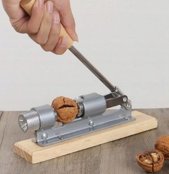 ЩЕЛКУНЧИК С РЕГУЛИРУЕМОЙ СТАЛЬНОЙ ПОДСТАВКОЙ