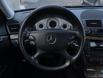 Mercedes Klasa E W211 Sedan W211 1.8 (200 Kompressor) 184KM 2007 Mercedes E E 200 Kompressor, GAZ, Automat, Skóra, zdjęcie 21