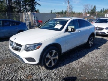 Mercedes GLC C253 2017 Mercedes-Benz GLC 2017 MERCEDES-BENZ GLC 300 COUPE 4MATIC 2.0 Benzyna 241KM, zdjęcie 2