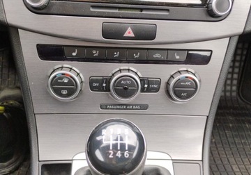 Volkswagen Passat B7 Variant 2.0 TDI CR DPF BlueMotion 140KM 2012 Volkswagen Passat 2012r, 2.0 TDI, Lekko uszkodzony lewy bok, Jezdzi. 2.0, zdjęcie 12