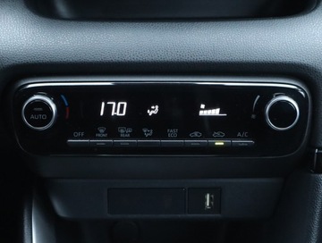 Toyota Yaris III Hatchback 5d Facelifting 2017 1.5 Hybrid 100KM 2020 Toyota Yaris 1.5 Hybrid, Salon Polska, zdjęcie 13