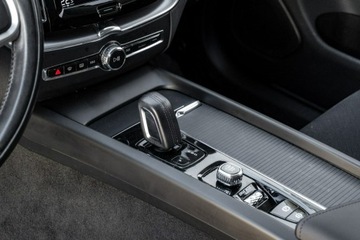 Volvo XC60 II 2021 Volvo XC 60 B4 D AWD Momentum Pro 197KM+14KM FV23%, zdjęcie 11