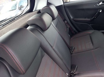 Peugeot 208 I Hatchback 5d Facelifting 1.2 PureTech 110KM 2016 Peugeot 208 GT Line Kamera Klimatronik PDC Sensor Alu 1.2 Benzyna 110KM, zdjęcie 17