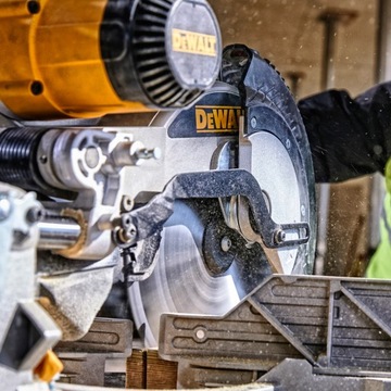 Торцовочная пила DeWalt DWS780 + стол DE7033