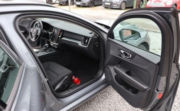 Volvo V60 II  Kombi 2.0 D3 150KM 2019 Volvo V60 NAVIGACJA, Grzane Fotele, Multifunkcja, Tempomat, Czujniki, Auto, zdjęcie 10