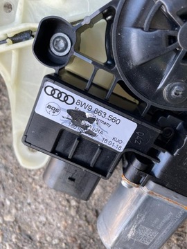 AUDI A4 B9 8W9863560 MECHANIZMUS ROLETA POHON