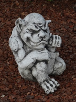 Figura ogrodowa betonowa Gargulec