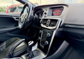 Volvo V40 II Cross Country Facelifting 2.0 T4 190KM 2018 Volvo V40 T4 R-DESIGN 190KM alcantara FULL LED bezwypadkowy 1 wlasciciel F, zdjęcie 31