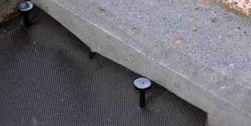 АГРО ТКАНЬ АГРО НЕТКАНЫЙ КОВРИК + КОЛЫЖКИ