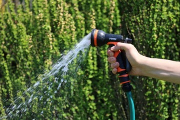 ZRASZACZ OGRODOWY PISTOLET DO WĘŻA OGRODOWEGO ZRASZAJĄCY ZESTAW 2szt