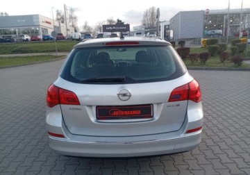 Opel Astra J Sports Tourer Facelifting 1.7 CDTI ECOTEC 130KM 2013 Opel Astra Zarejestrowany - ubezpieczony - 1,7 - 130 KM 1.7 Diesel 130KM, zdjęcie 8