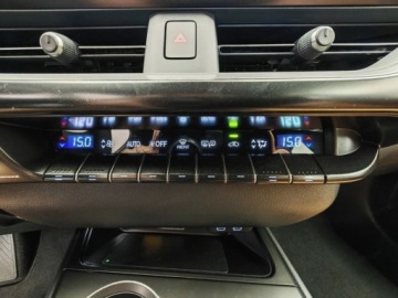 Lexus UX Crossover Facelifting 2.0 300h 199KM 2025 LEXUS UX 300h F Sport Design 2.0 Hybrid Dynamic Force 199KM 2025, zdjęcie 9