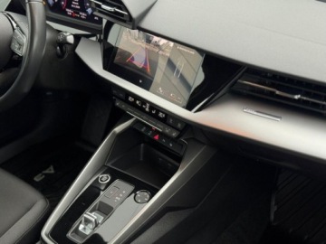 Audi A3 8Y Sportback 1.5 35 TFSI 150KM 2023 Audi A3 Sportback Kamera cofania ,Tempomat , Kluczyk komfortowy , Smartpho, zdjęcie 12