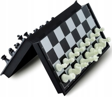 Настольная игра Chess Magnetic в магнитной развивающей коробке с магнитами.