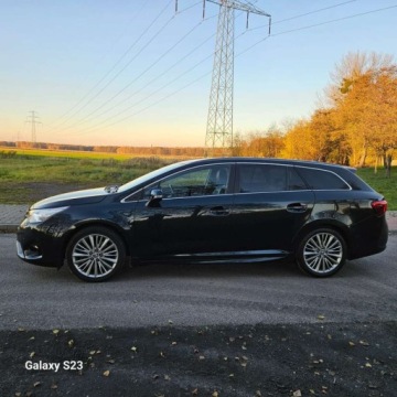 Toyota Avensis III Wagon Facelifting 2015 2.0 D-4D 143KM 2016 Toyota Avensis Kamera CofaniaNawigacjaAluminiowe FelgiSkorzana TapicerkaGw, zdjęcie 3