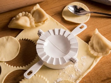 ПЛАСТИКОВЫЙ НОЖ ДЛЯ НАРЕЗКИ ПЕЛЬМЕНЕЙ