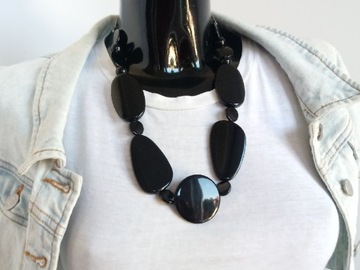 Короткое колье из черных бусин, выразительное, элегантное, колье из крупных бусин 55