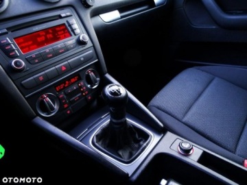 Audi A3 8P Hatchback 3d 1.9 TDI 105KM 2009 Audi A3 Sportback Audi A3 Sportback 1.9 Diesel 105KM, zdjęcie 32