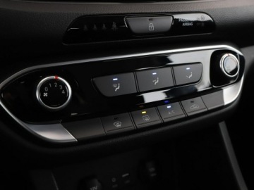 Hyundai i30 III Hatchback 1.4 MPI 100KM 2017 Hyundai i30 1.4 MPI klima tempomat, zdjęcie 24