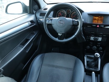 Opel Astra H Sedan 1.6 ECOTEC 115KM 2010 Opel Astra 1.6 16V, Salon Polska, Klima, zdjęcie 6