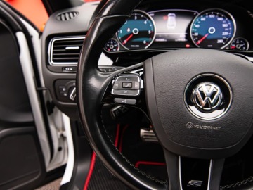 Volkswagen Touareg II SUV Facelifting 3.0 V6 TDI BlueMotion 262KM 2014 VOLKSWAGEN Touareg 3.0 TDI V6 BMT R-Line Suv 262KM 2014, zdjęcie 15