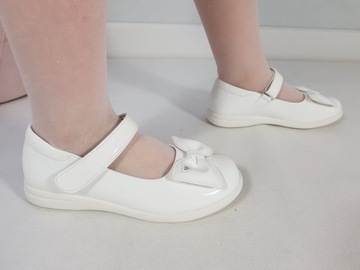 ZUZIA белые лаковые балетки для девочек с бантом 30