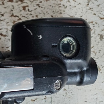 Harley Davidson Sportster 1200, верхний главный тормозной цилиндр.