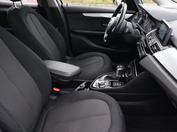 BMW Seria 2 F22-F23-F45-F46 Coupe Facelifting 218d 150KM 2018 BMW 2 Active Tourer 218d Active Tourer, zdjęcie 8