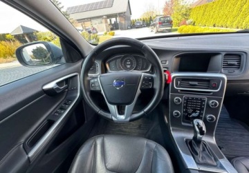 Volvo V60 I Kombi Facelifting 2.0 D2 DRIVE-E 120KM 2015 Volvo V60 Lift V60 2.0D2 Automat MOMENTUUM Serwis Zadbane 1-wlasc, zdjęcie 17