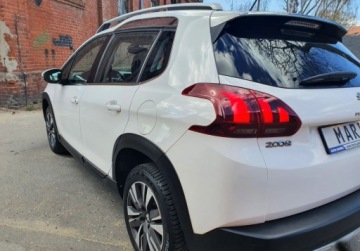 Peugeot 2008 I SUV Facelifting 1.2 PureTech 110KM 2016 Peugeot 2008 Panorama LED Nawigacja GetHelp 1.2 Benzyna 110KM, zdjęcie 5